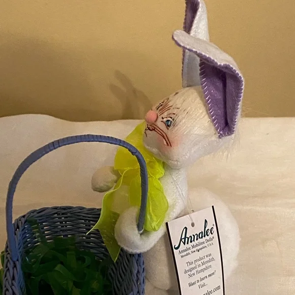 ANNALEE Rabbit 6” / Basket - Picture 2 of 10